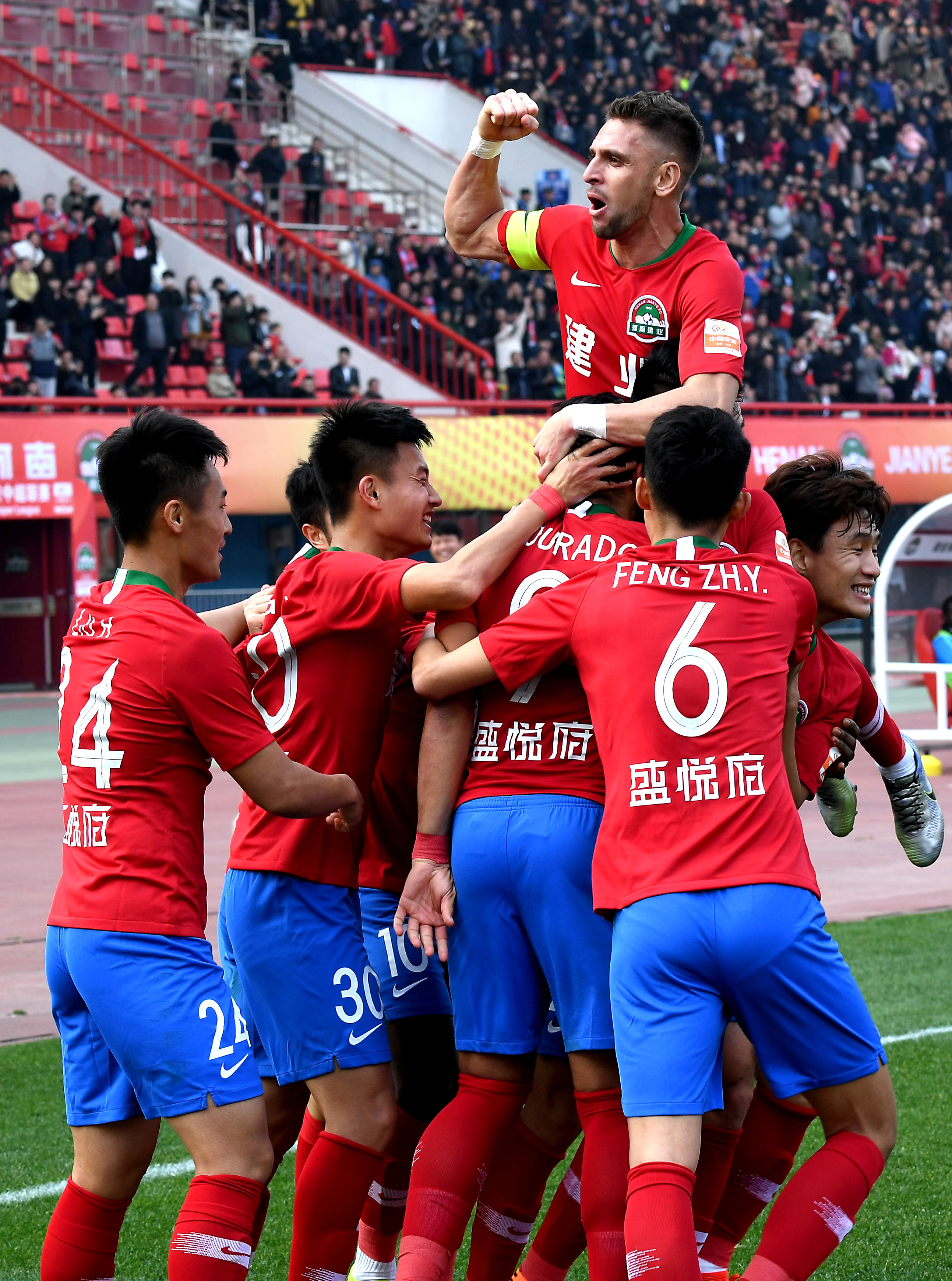 一场1-1让瓜帅气炸了，曼城急速陨落，争冠形势大变，阿森纳笑纳