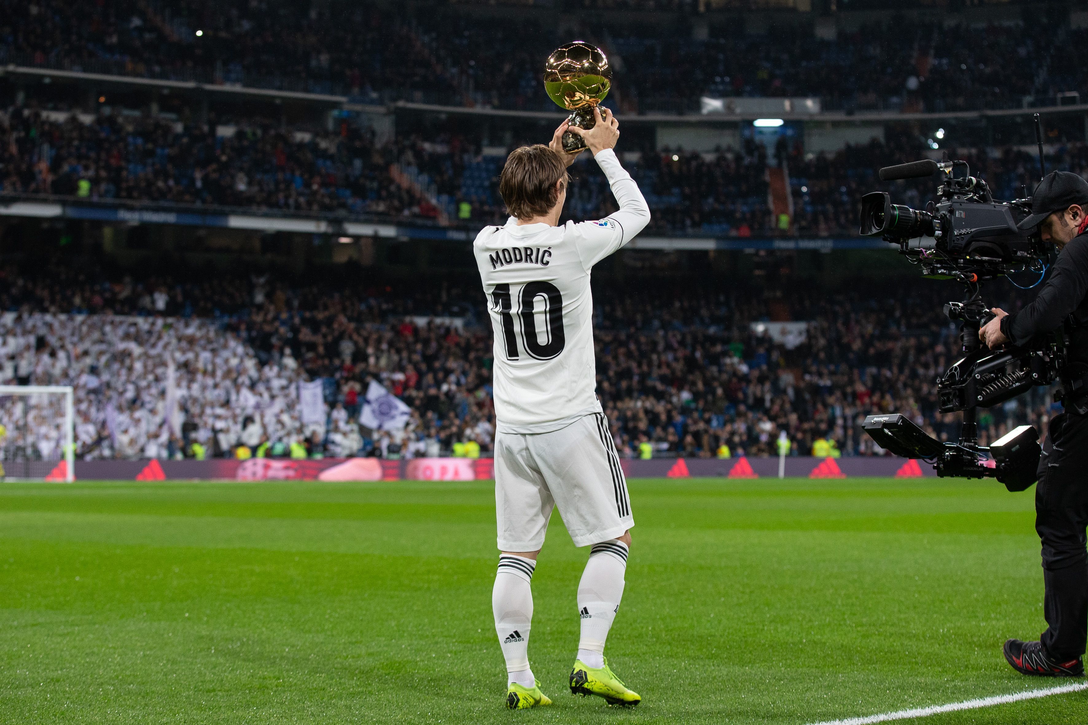 广州男篮官宣：租借管子煜到加拿大BSL联赛卫冕冠军 出任首发留洋