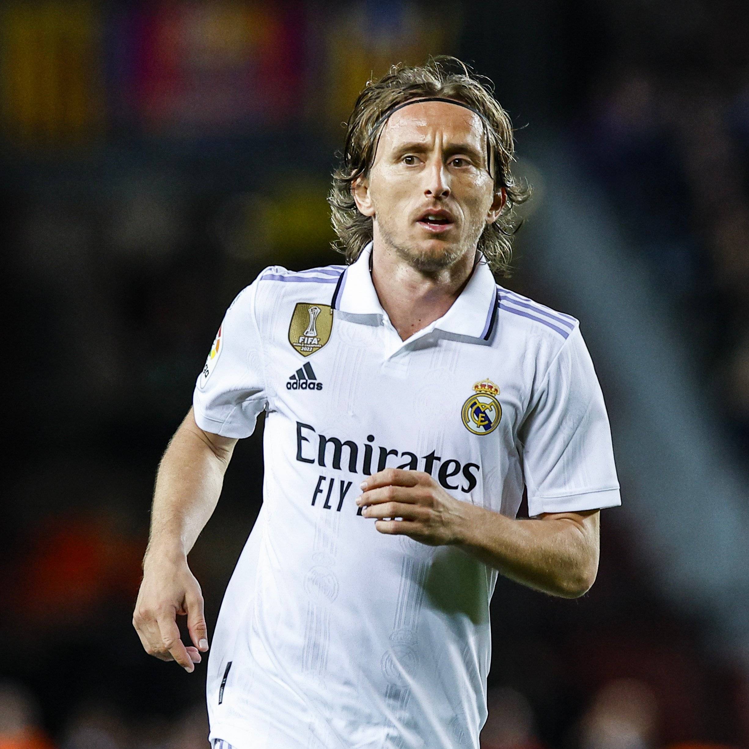 图片报：因两名前锋状态差，多特考虑冬窗签维罗纳前锋焦瓦内