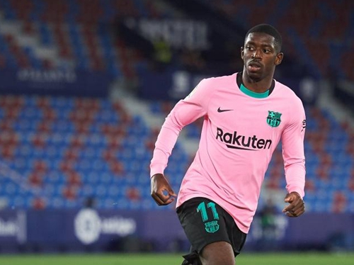 劳塔罗进球后比出A字，把进球献给受伤的前队友阿什拉夫