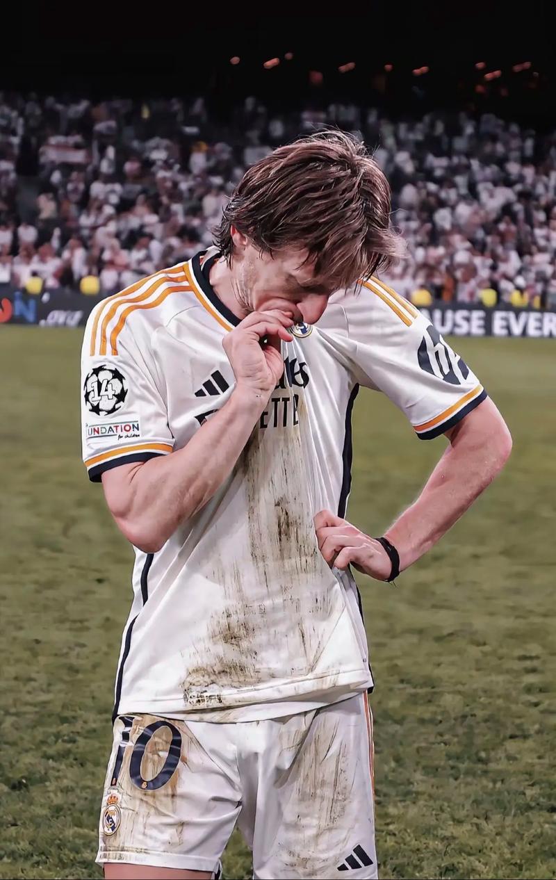 豪宅风波后，全红婵带伤赴新疆滑雪，再次陷入争议，樊振东说对了